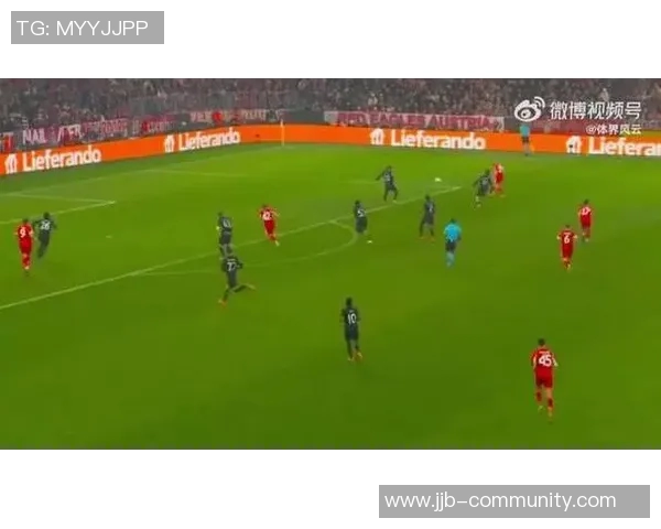 国王杯精彩对决：那不勒斯与拜仁战成平局乌龙球成比赛转折点