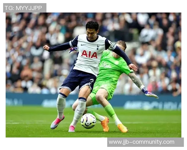 英超激战AC米兰大胜里昂引发全场震撼瞬间回顾集锦